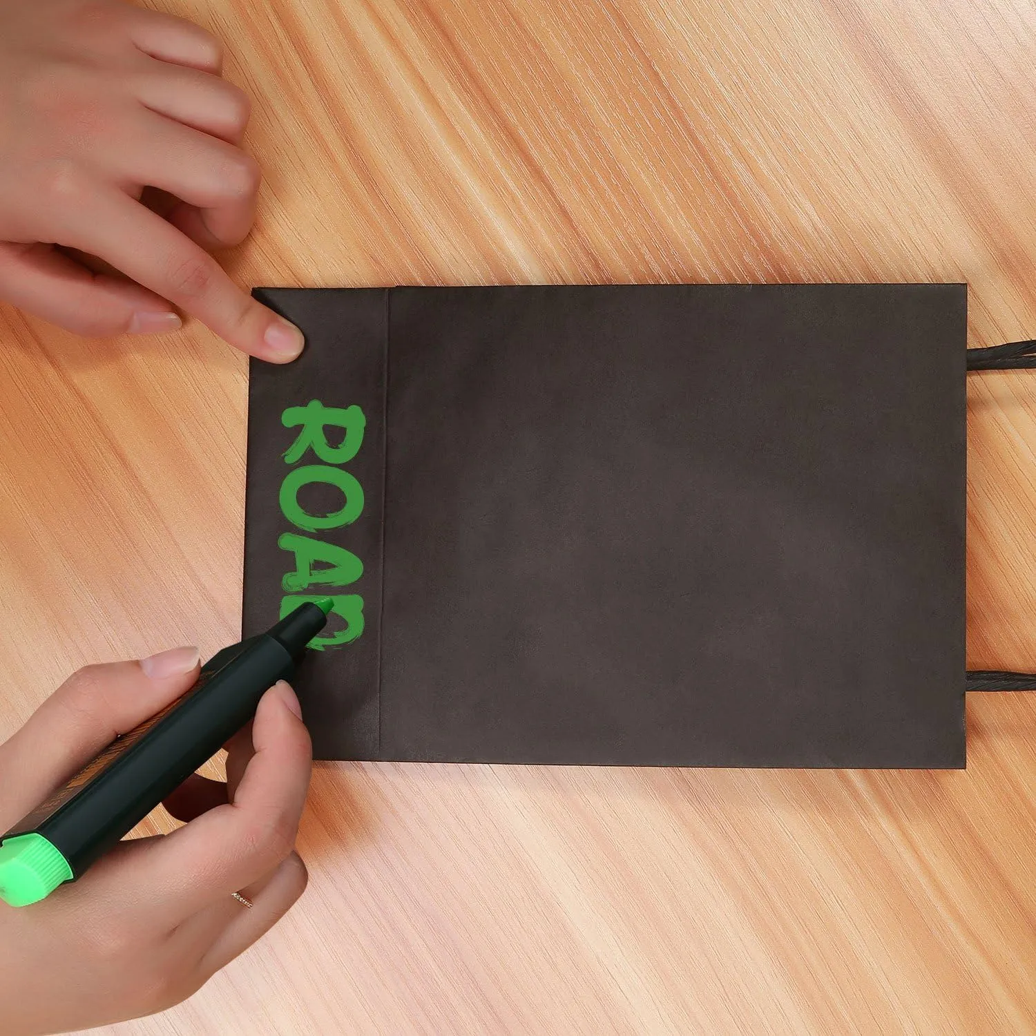 100Pcs Gift Bags Small 5.25x3.25x8 Inches Black Paper Bags With Handles Kraft Bag Bulk For Business, Shopping, Party Favor, Wedding, Birthday, Father's Day, Halloween, Christmas
