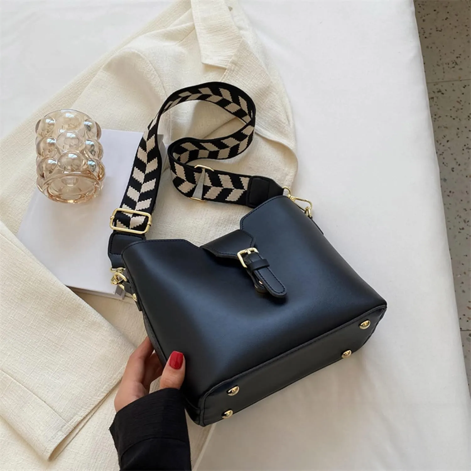 Crossbody Travel Bags for Women Women's Crescent Shoulder Bags with Adjustable Strap Cute Purse for Women Trendy(Black)