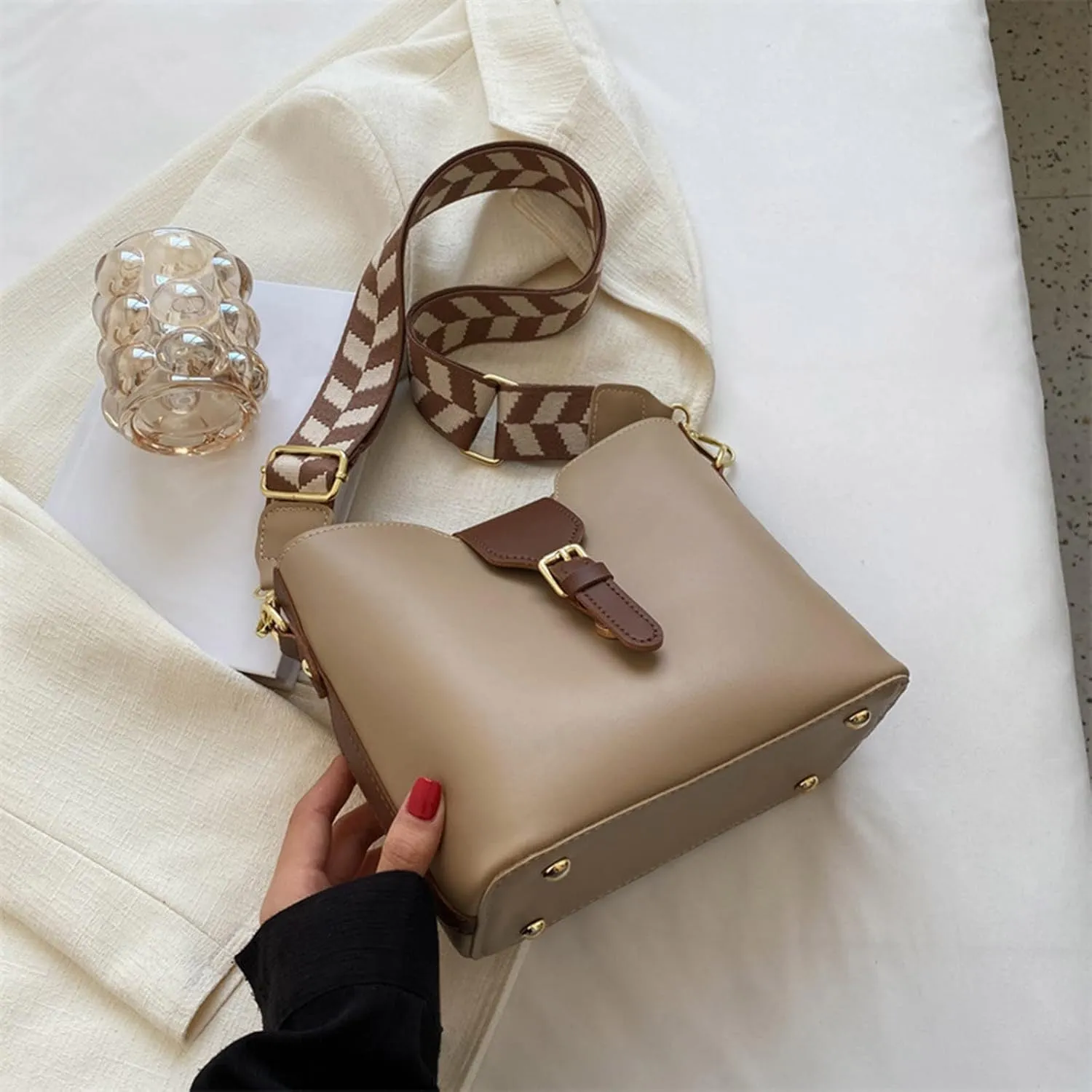 Crossbody Travel Bags for Women Women's Crescent Shoulder Bags with Adjustable Strap Cute Purse for Women Trendy(Khaki)