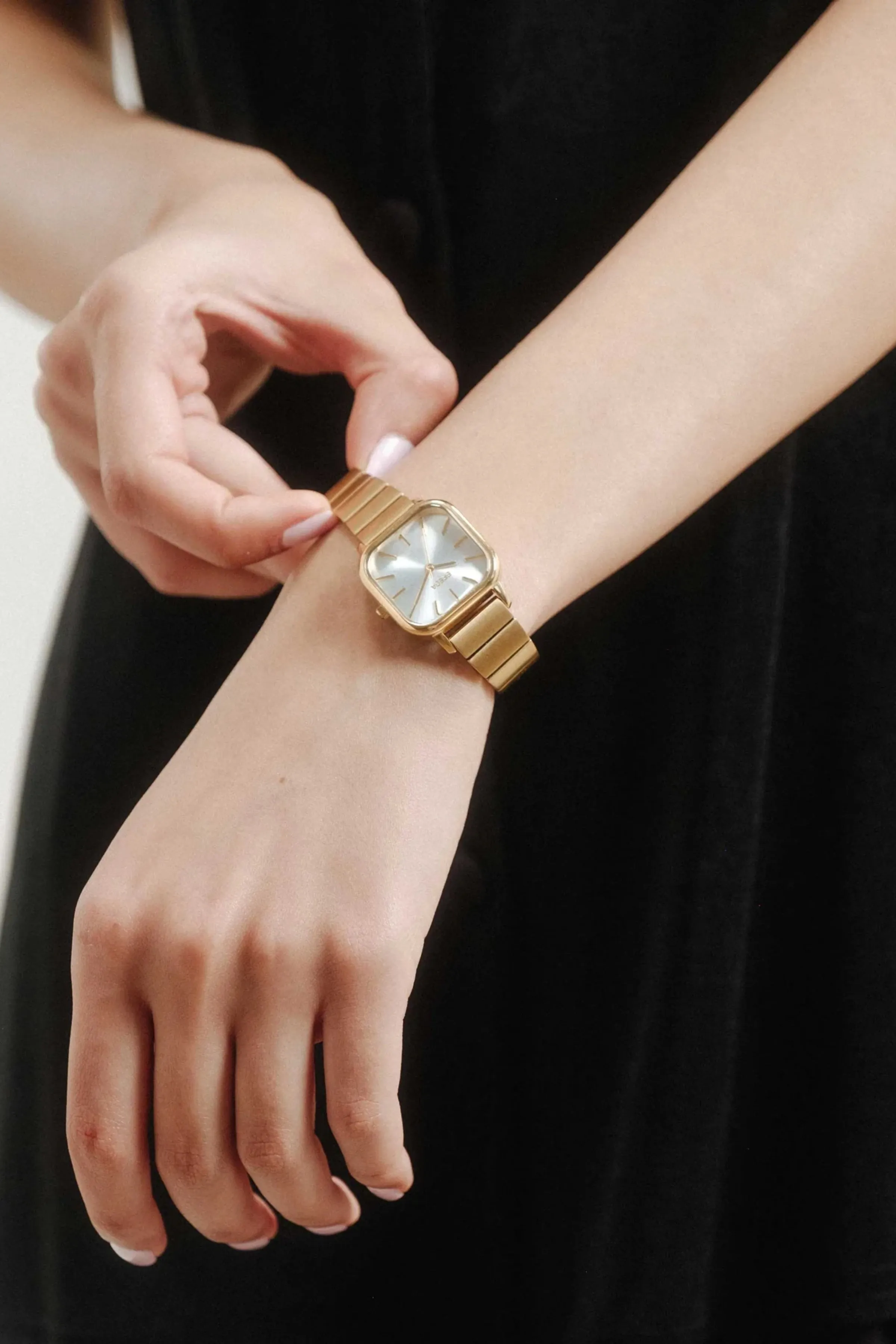 Esther Square Metal Watch (Gold   Mist)