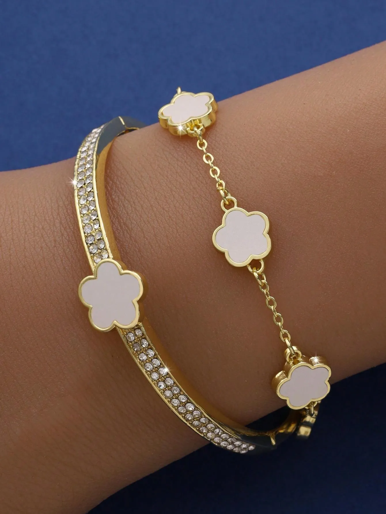 Fashionable & Personalized Five-Petal Flower Cubic Zirconia Decor Bracelet Set