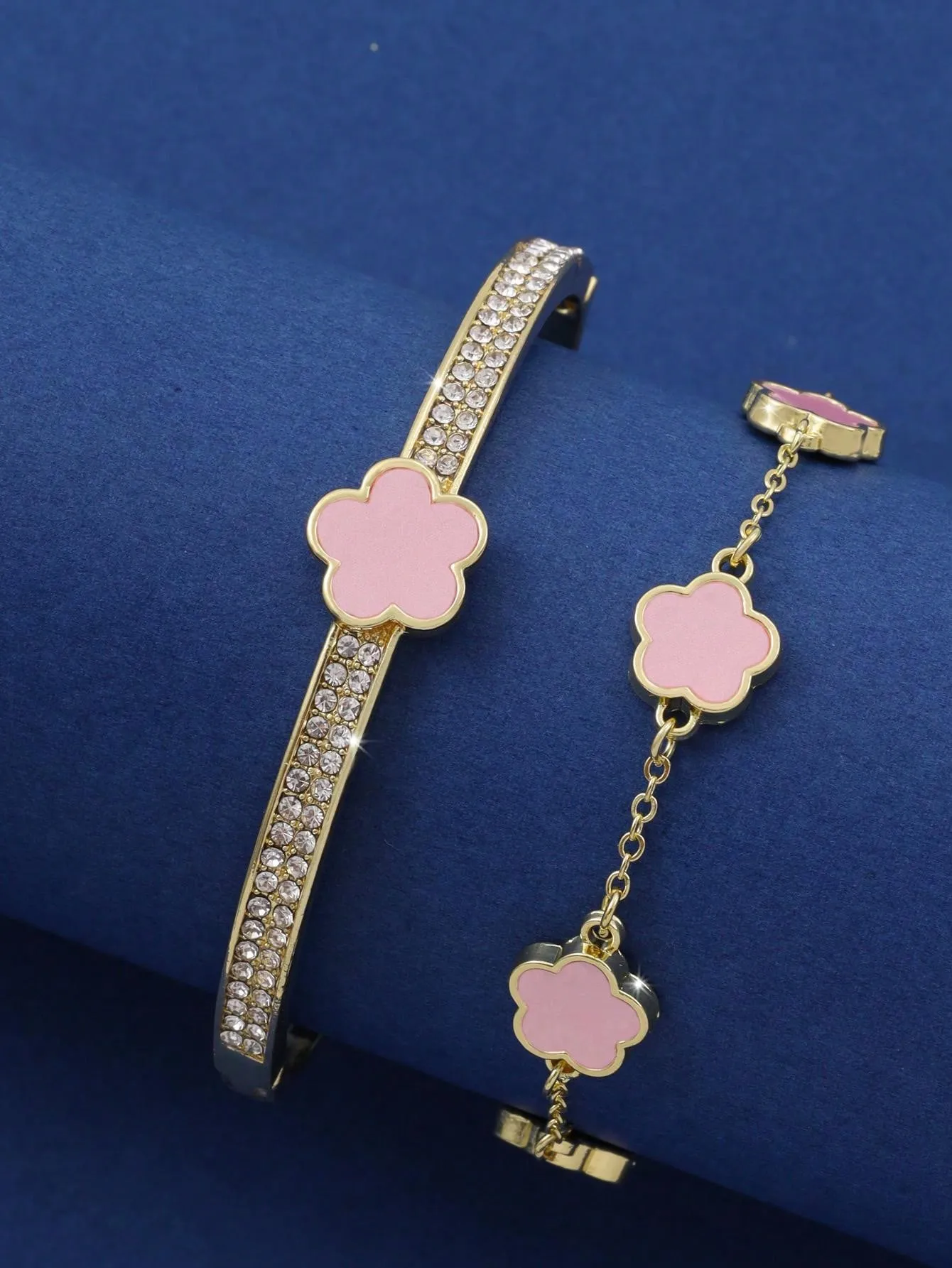 Fashionable & Personalized Five-Petal Flower Cubic Zirconia Decor Bracelet Set