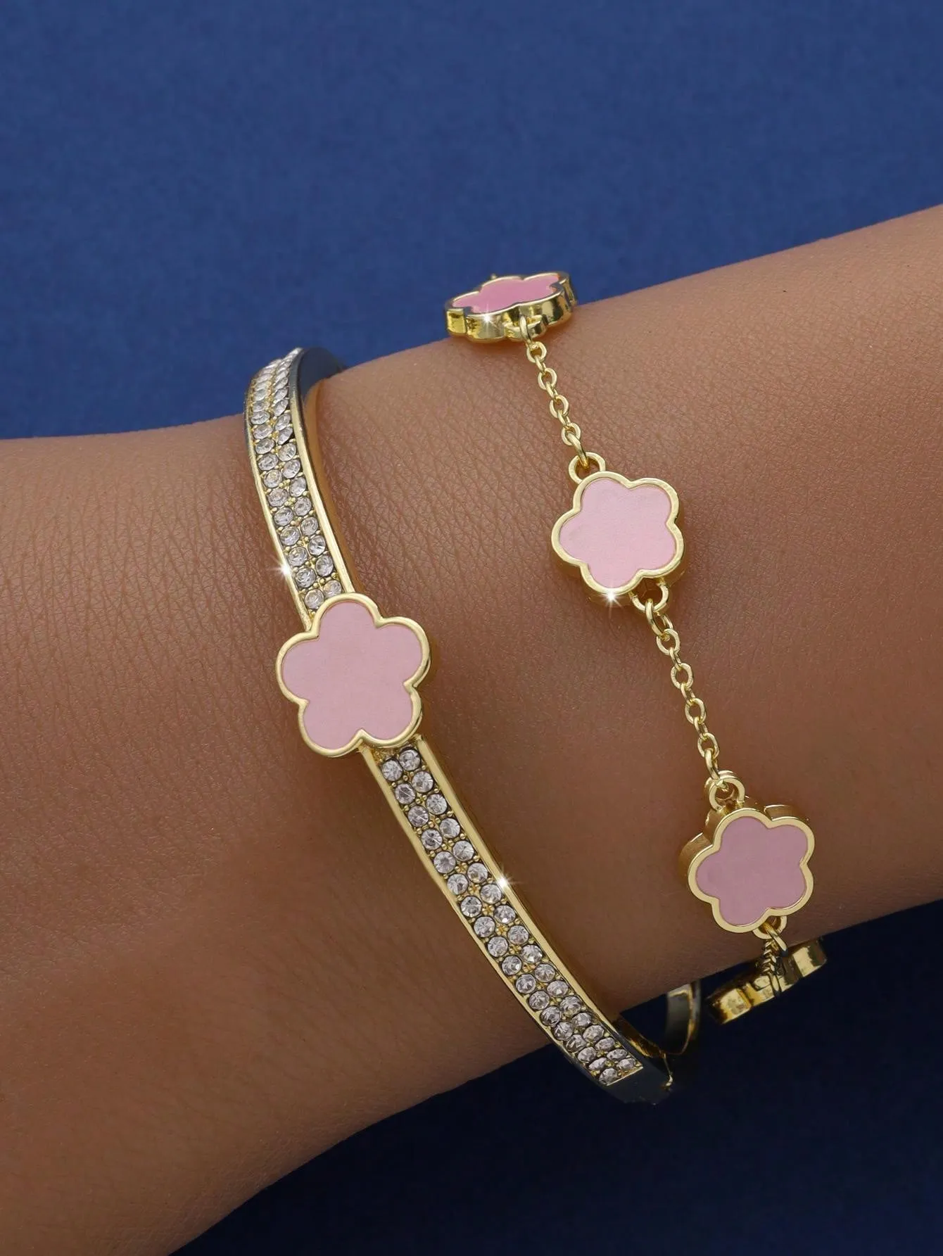 Fashionable & Personalized Five-Petal Flower Cubic Zirconia Decor Bracelet Set
