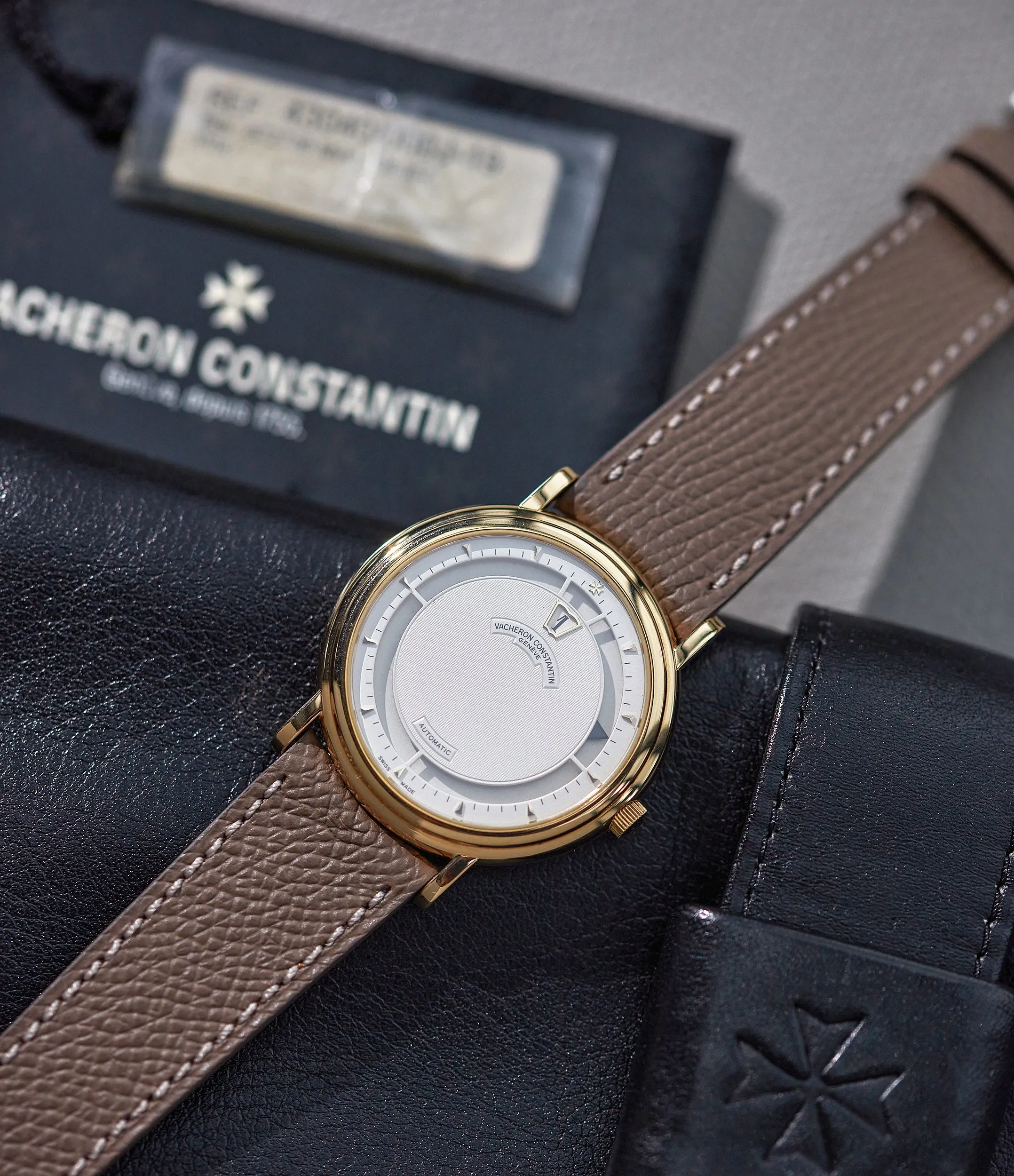 Jumping Hours | Yellow Gold