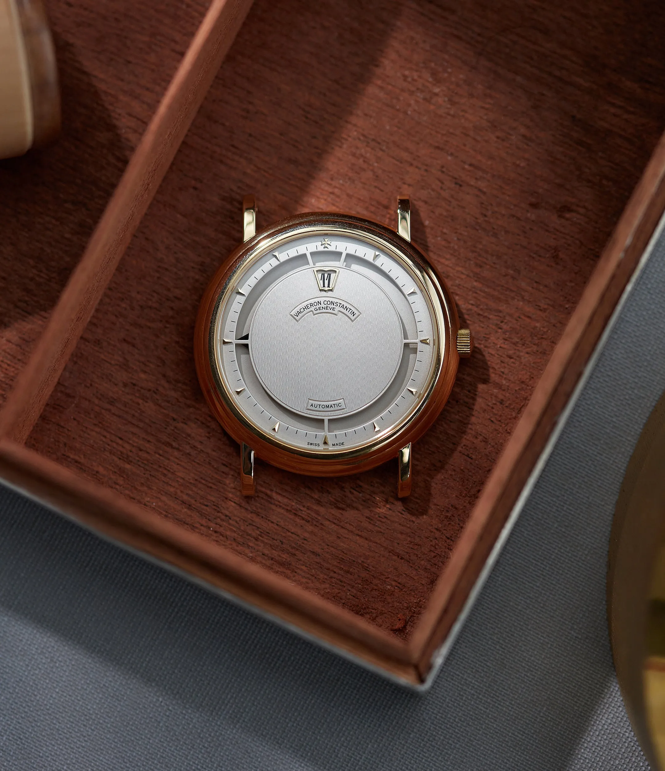 Jumping Hours | Yellow Gold