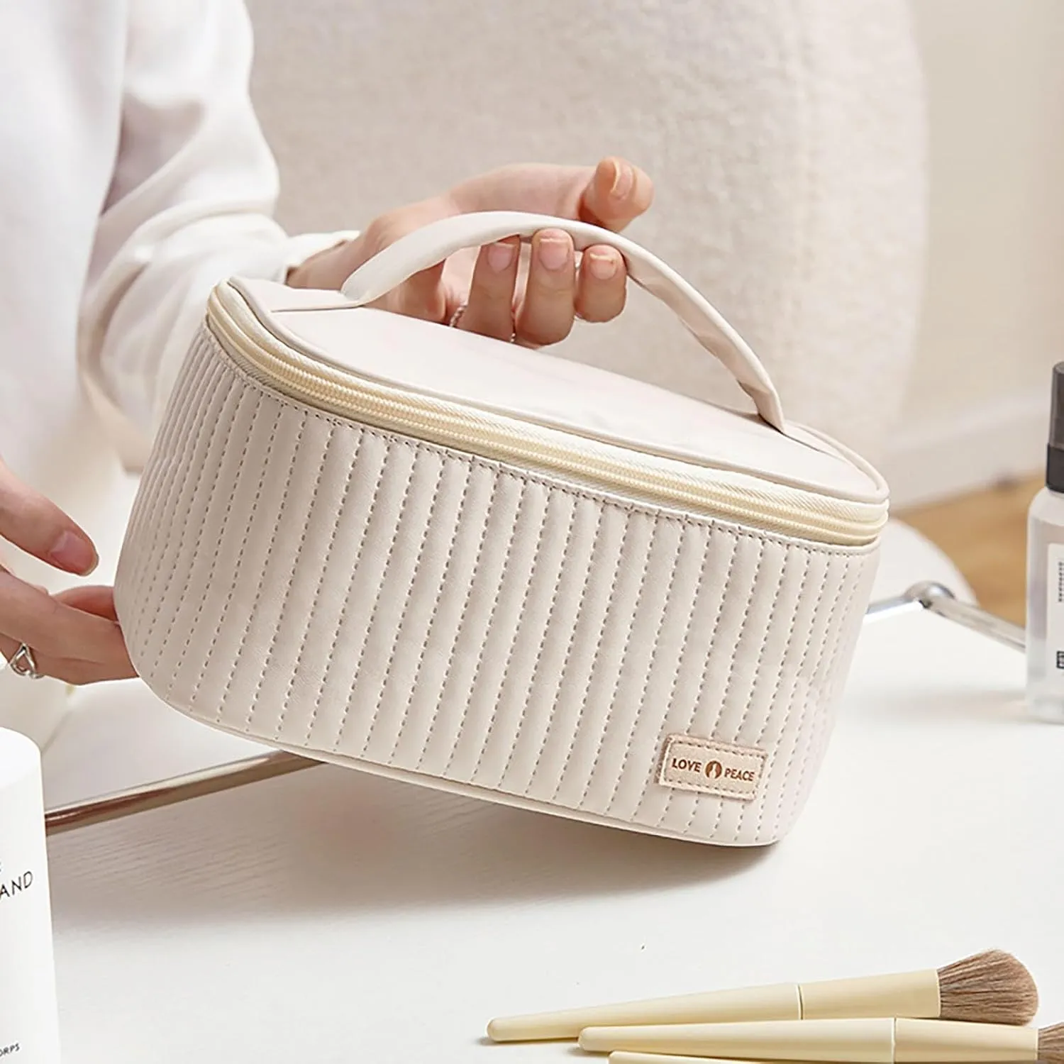 Makeup Bag 2025 New Upgrade PU Leather Large Capacity Portable Waterproof Cute Makeup Bag,Toiletry Bag,Cosmetic Bags,Cute Makeup Bag for Gifts Girls Women Daughter