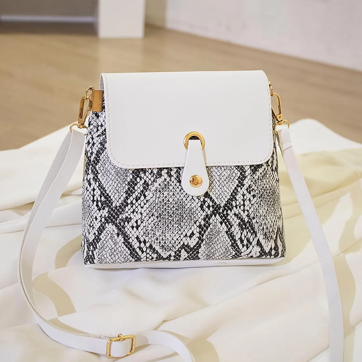 Quilted Crossbody Purses for Women Crossbody Purses and Handbags Lightweight Pocketbook Womens Shoulder Purse(White)