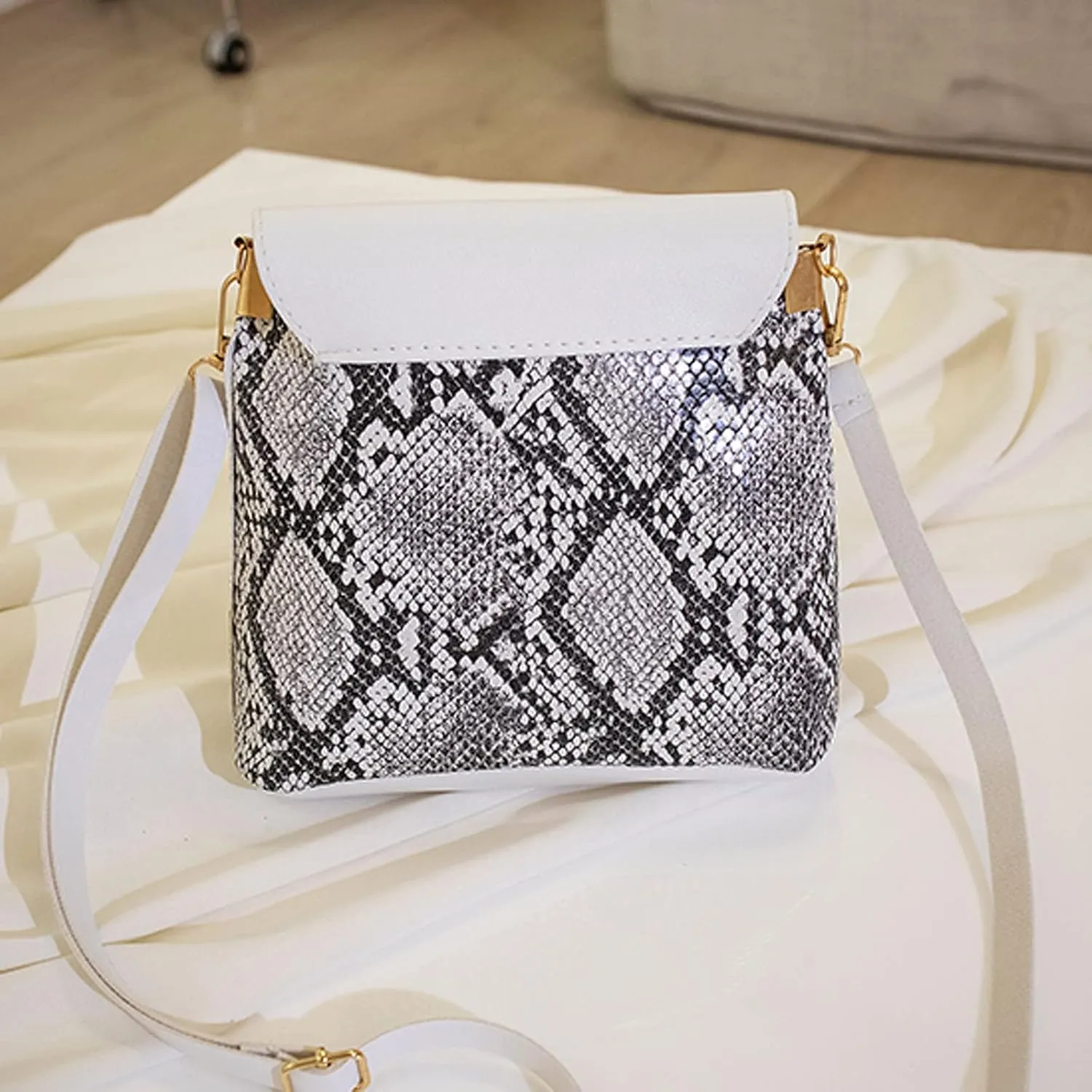 Quilted Crossbody Purses for Women Crossbody Purses and Handbags Lightweight Pocketbook Womens Shoulder Purse(White)
