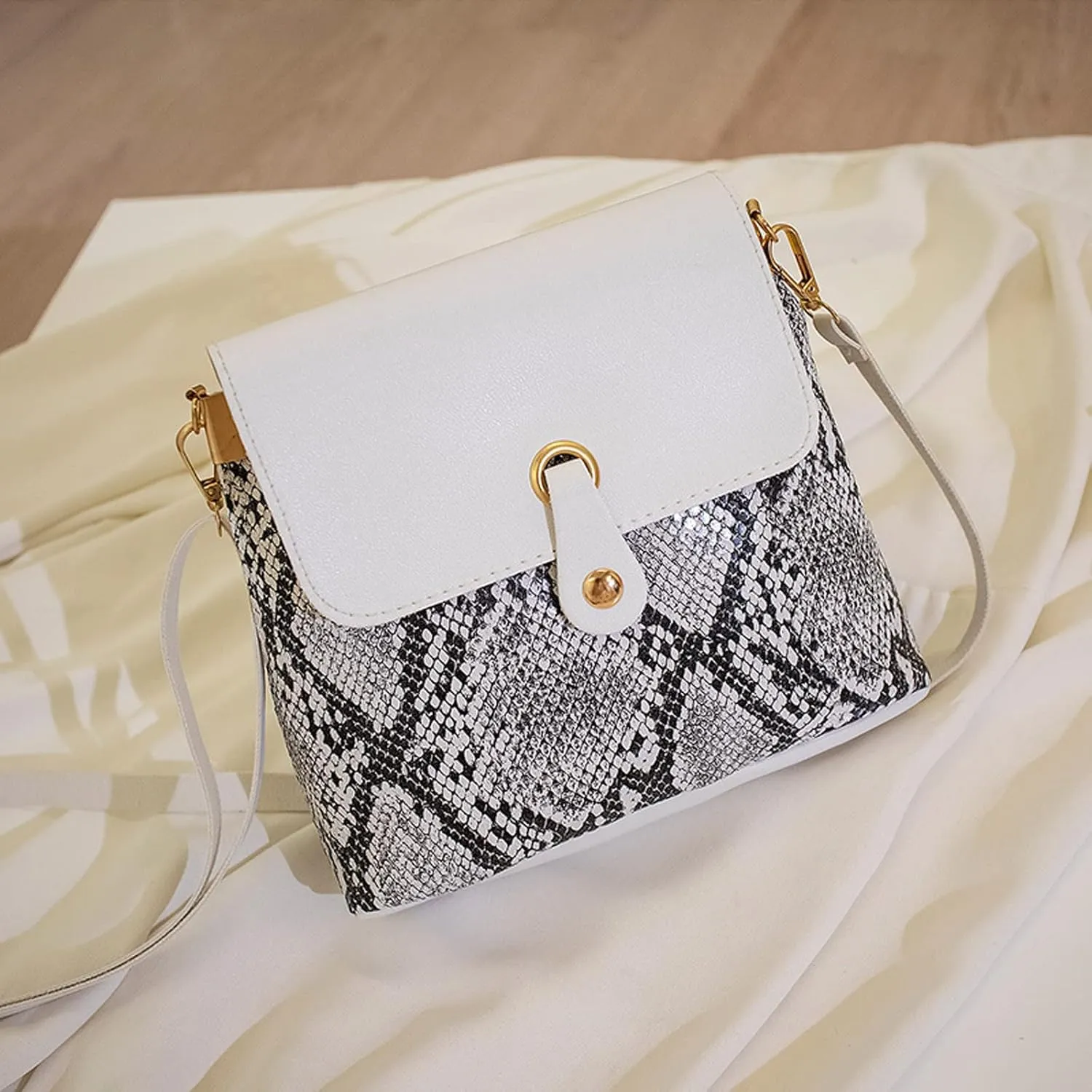 Quilted Crossbody Purses for Women Crossbody Purses and Handbags Lightweight Pocketbook Womens Shoulder Purse(White)