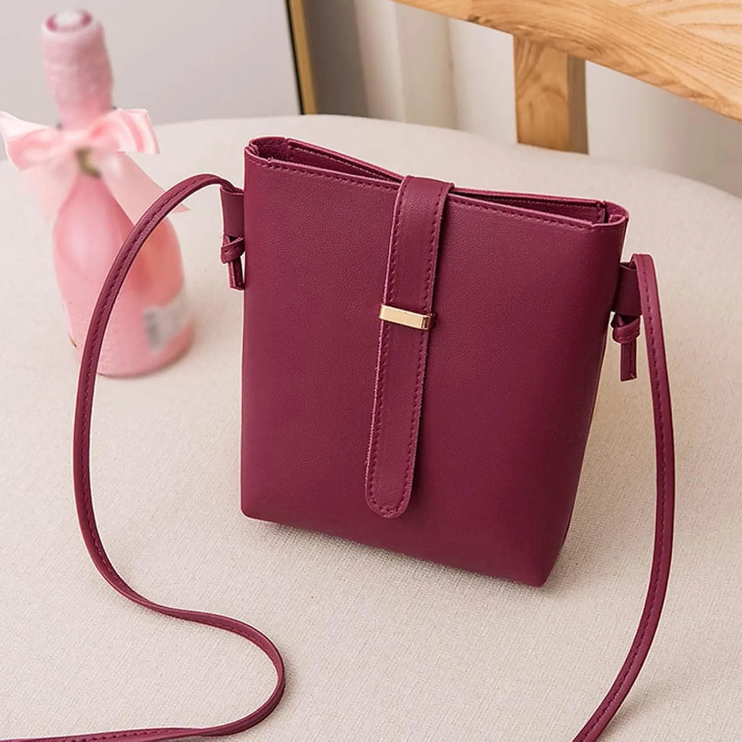 Women's Canvas Tote Bags with Zipper Lightweight Quilted Fabric Handbags for Women Clear Bag for Stadium Events(Red)